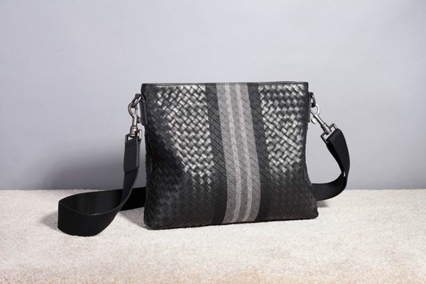 ボッテガヴェネタバッグ側面デザイン